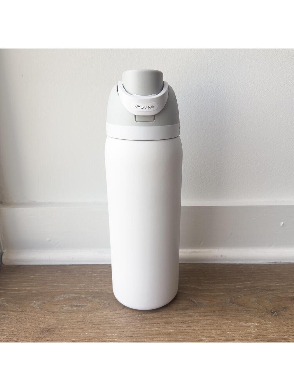NEW Owala White Insulated Water Bottle with Flip Lid